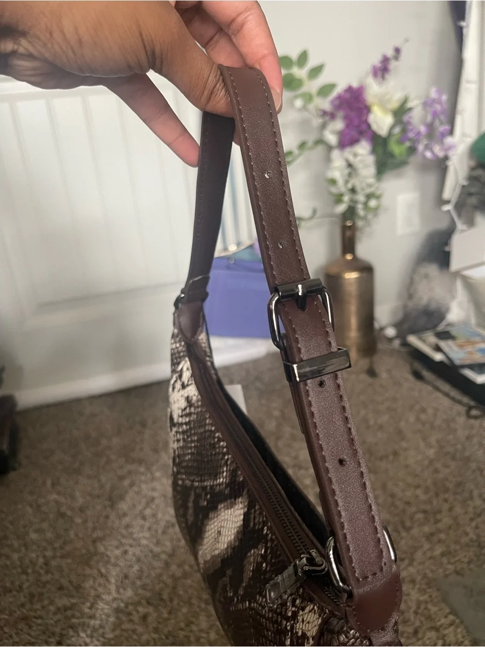Steve Madden compact steve